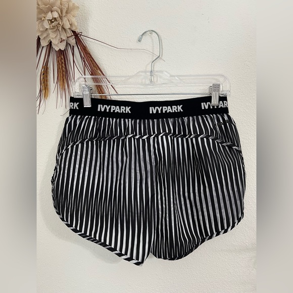 Ivy Park Athletic Running Shorts Size Large - Picture 7 of 7